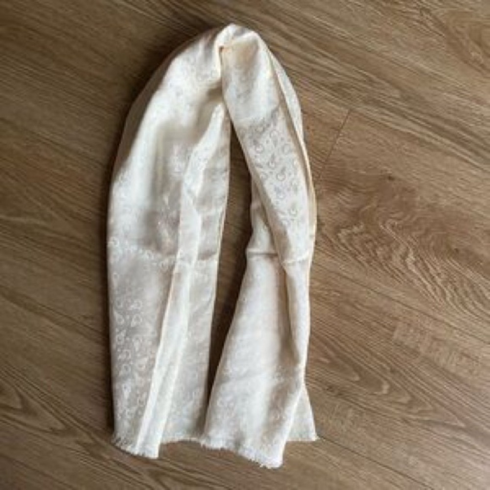 Classic Cream Floral Jacquard Scarf - Brand Unspecified